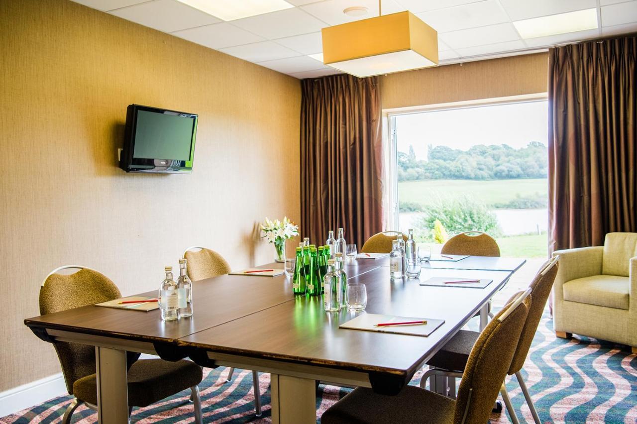 Lakeside Park Hotel & Spa Fishbourne  المظهر الخارجي الصورة