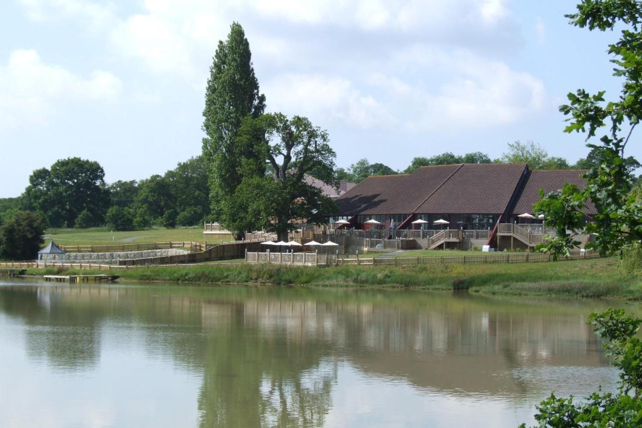 Lakeside Park Hotel & Spa Fishbourne  المظهر الخارجي الصورة