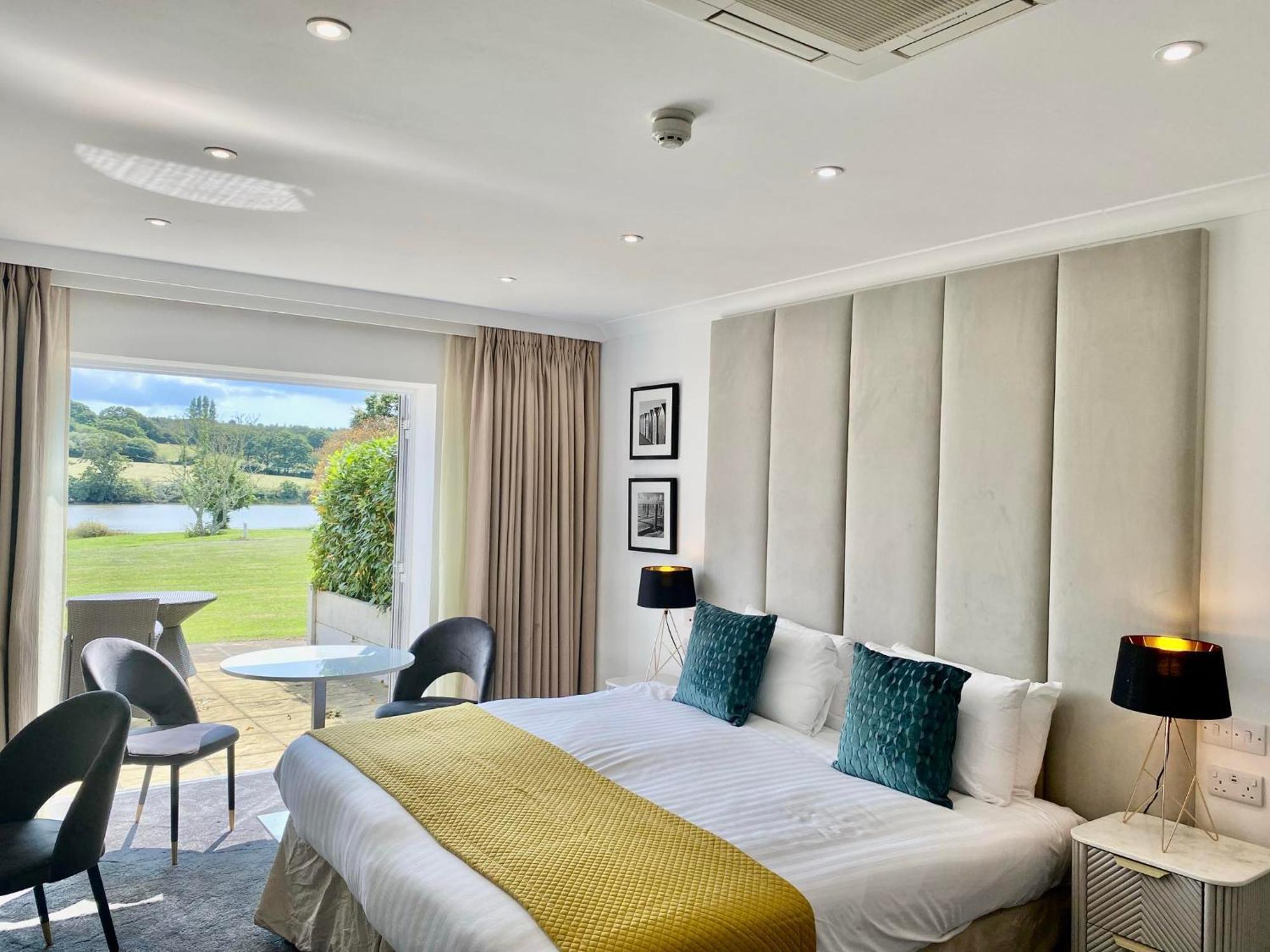 Lakeside Park Hotel & Spa Fishbourne  المظهر الخارجي الصورة