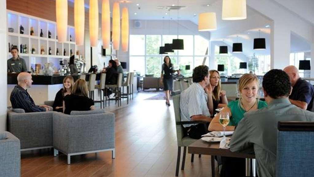 Lakeside Park Hotel & Spa Fishbourne  المطعم الصورة